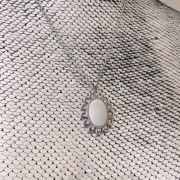 LIA Sophia Chantilly Necklace White Shell And CZ - Picture 7 of 8